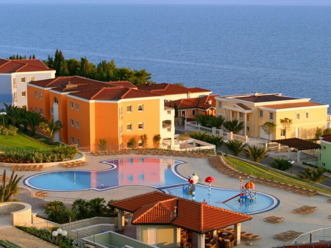 Exclusive sale! 5 star apartment with beautiful sea view in golf resort, Crveni Vrh, Umag