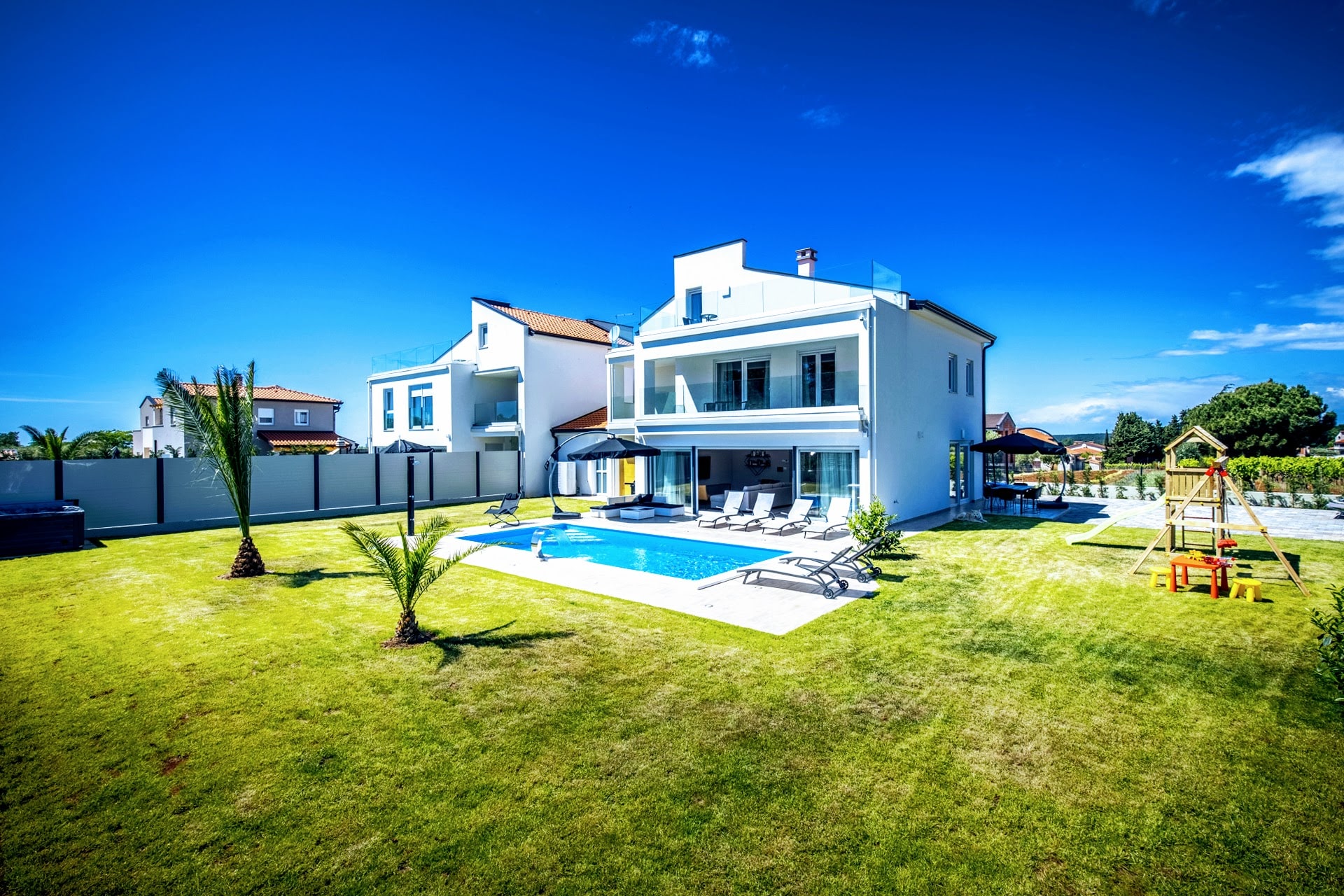 New offer! Modern villa for sale 5 km from Poreč