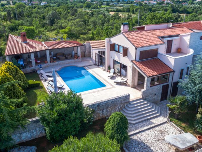 Luxus villa zu verkaufen neben Marčana, Farkaš luxusimmobilien Istrien