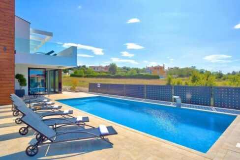 Moderne villa mit pool neben Poreč zu verkaufen, Luxusimmobilien Farkaš Istrien