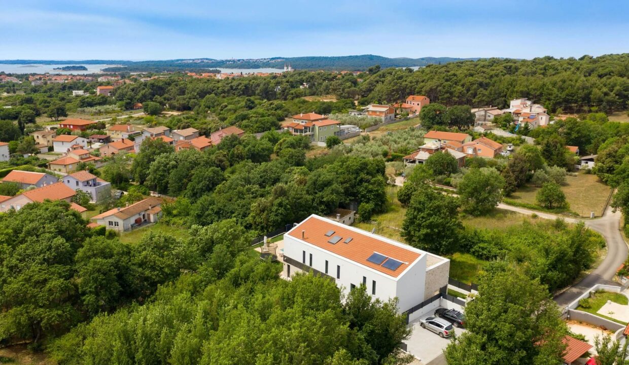 Neue moderne villa mit pool neben Ližnjan zu verkaufen, luxusimmobilien agentur Farkaš Istrien