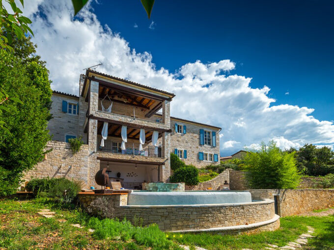 Exclusive sale! Unique stone villa for sale with pool, Poreč surroundings