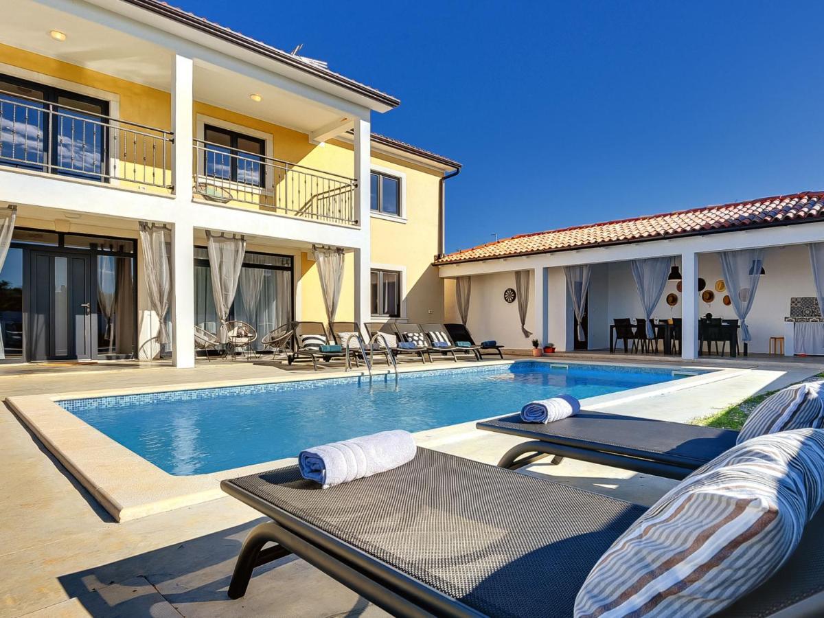 Beautiful holiday villa for sale in Istria, Poreč surroundings, Luxury real estate Farkaš